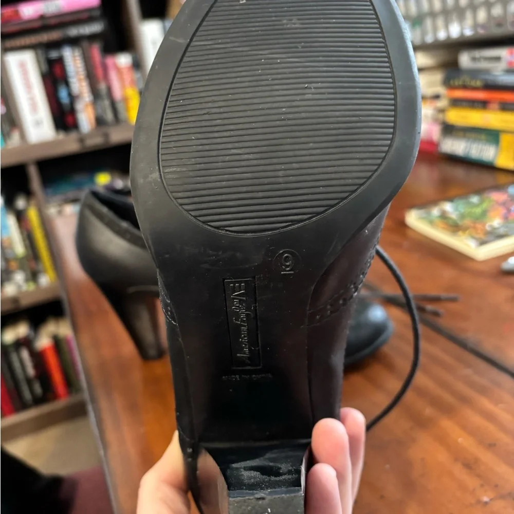 Classic Black Women's Oxford Heels - Picture 4 of 4